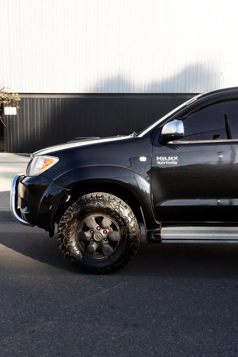 Mira esta publicación de Toyota Hilux 2006 en Motordil