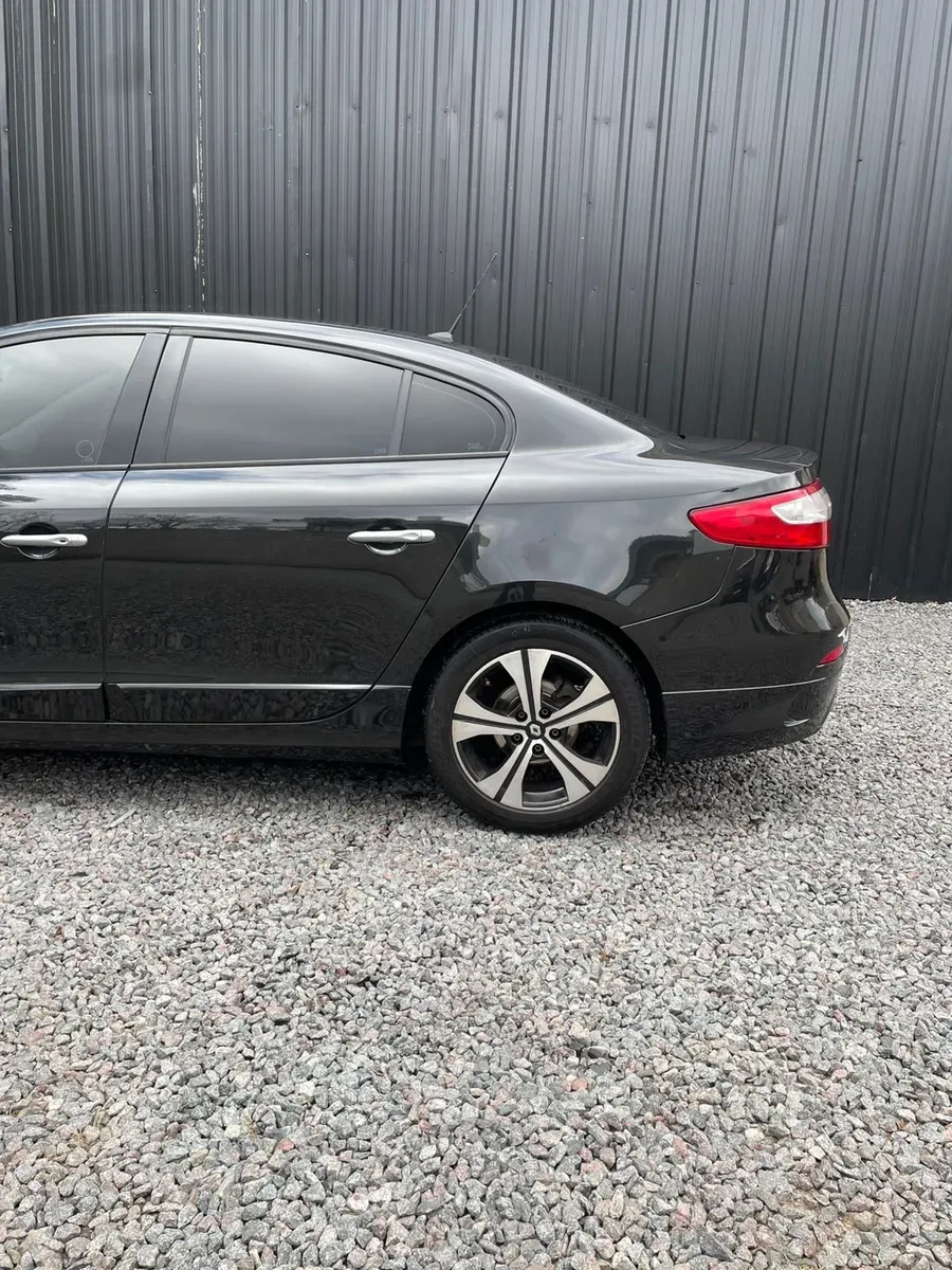 Mira esta publicación de Renault Fluence 2013 en Motordil