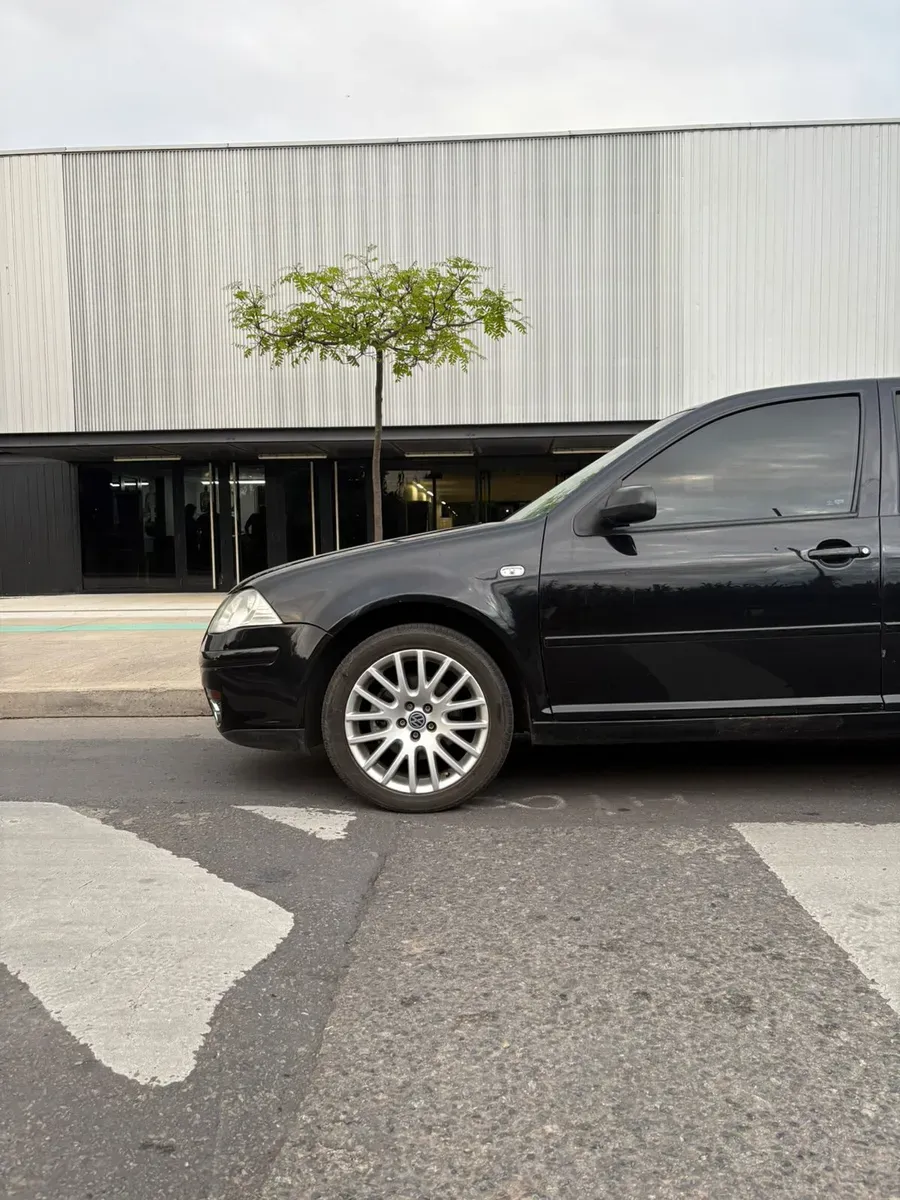 Mira esta publicación de Volkswagen Bora 2011 en Motordil