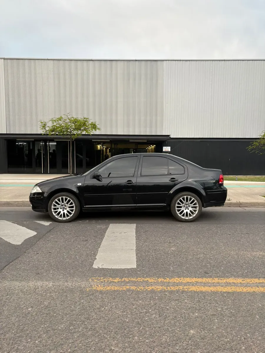 Mira esta publicación de Volkswagen Bora 2011 en Motordil