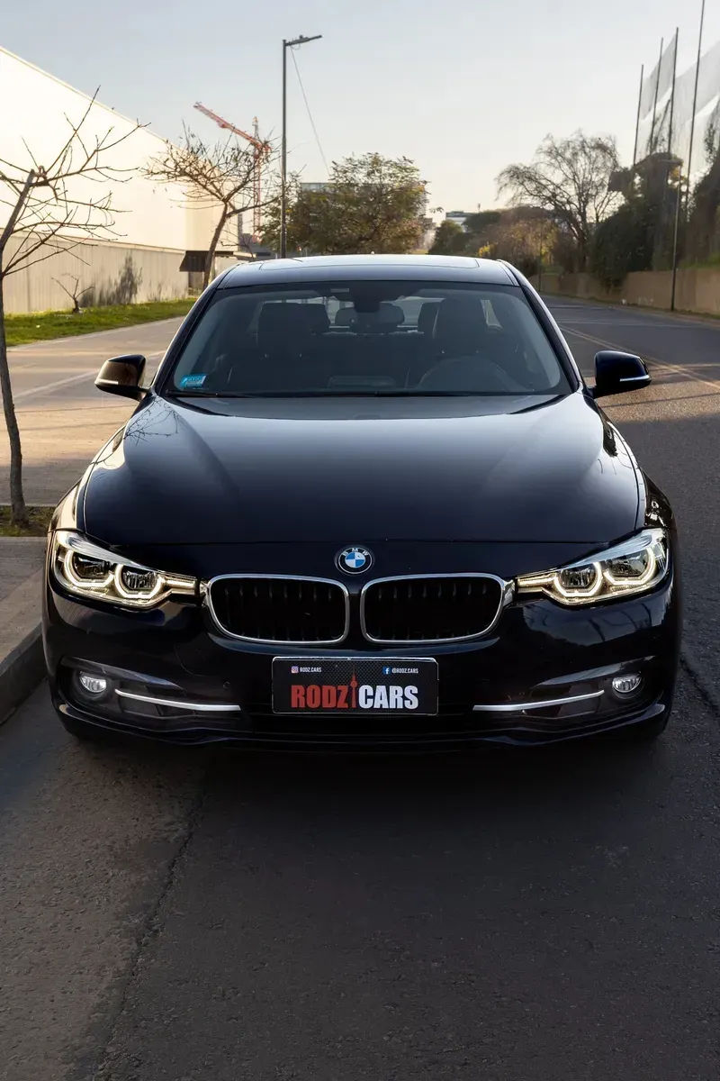 Mira esta publicación de BMW Serie 3 2017 en Motordil