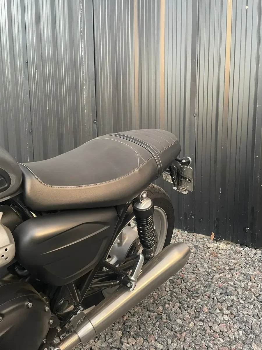 Mira esta publicación de Triumph 900 Twin 2020 en Motordil