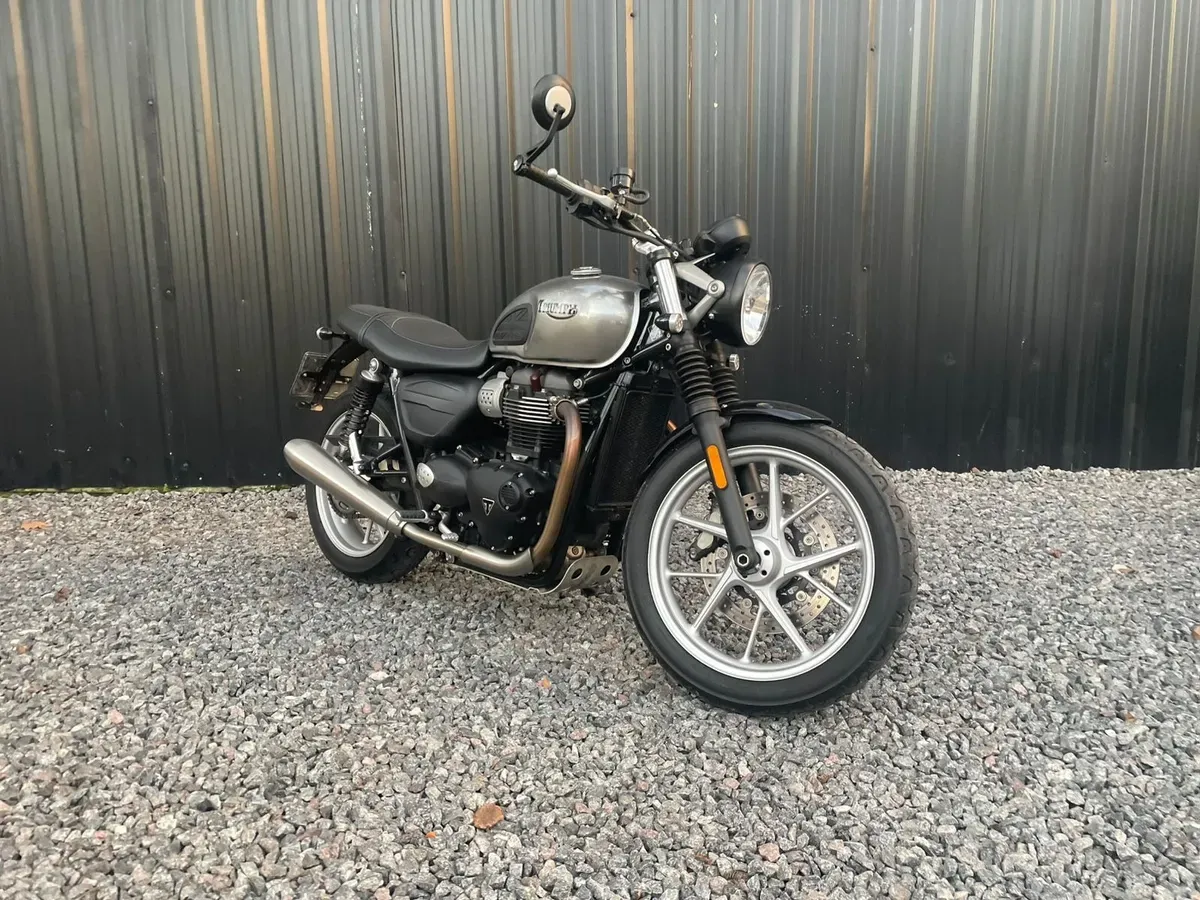 Mira esta publicación de Triumph 900 Twin 2020 en Motordil