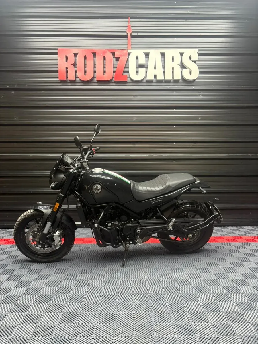 Mira esta publicación de Benelli Leoncino 500 2022 en Motordil