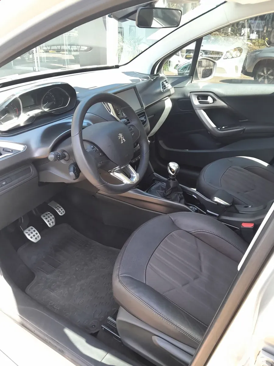 Mira esta publicación de Peugeot 2008 2017 en Motordil