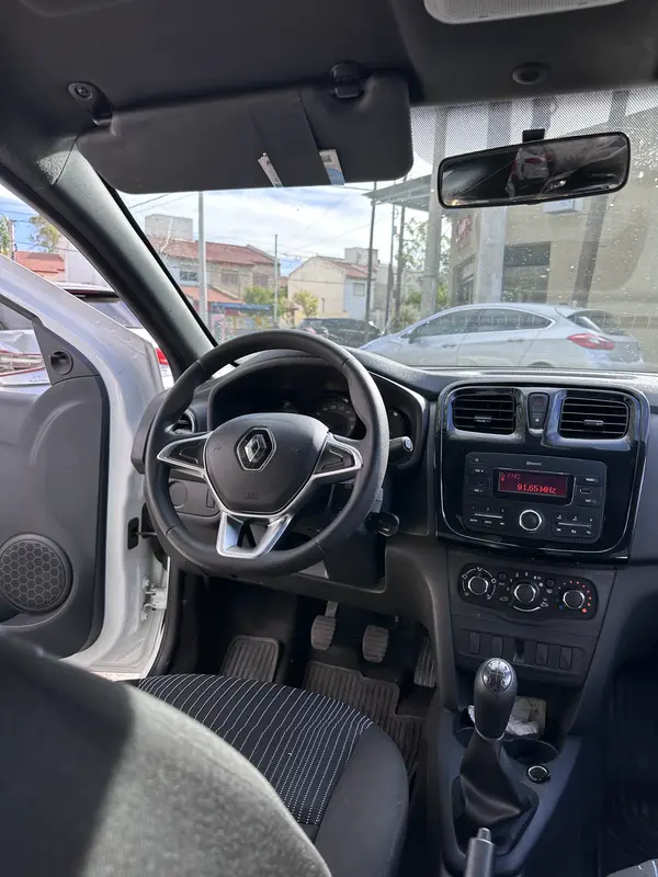 Mira esta publicación de Renault Logan 2023 en Motordil