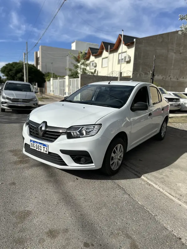 Mira esta publicación de Renault Logan 2023 en Motordil