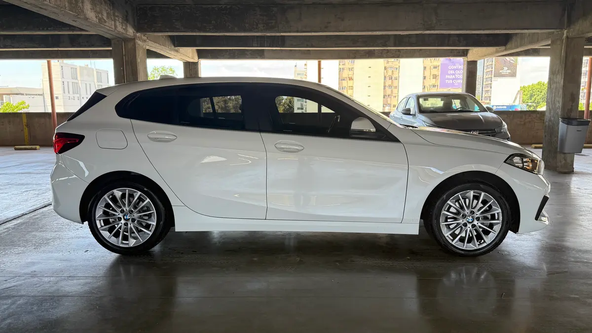 Mira esta publicación de BMW Serie 1 2021 en Motordil