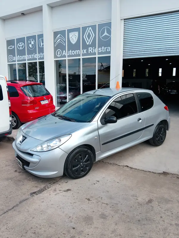 Mira esta publicación de Peugeot 207 Compact 2011 en Motordil