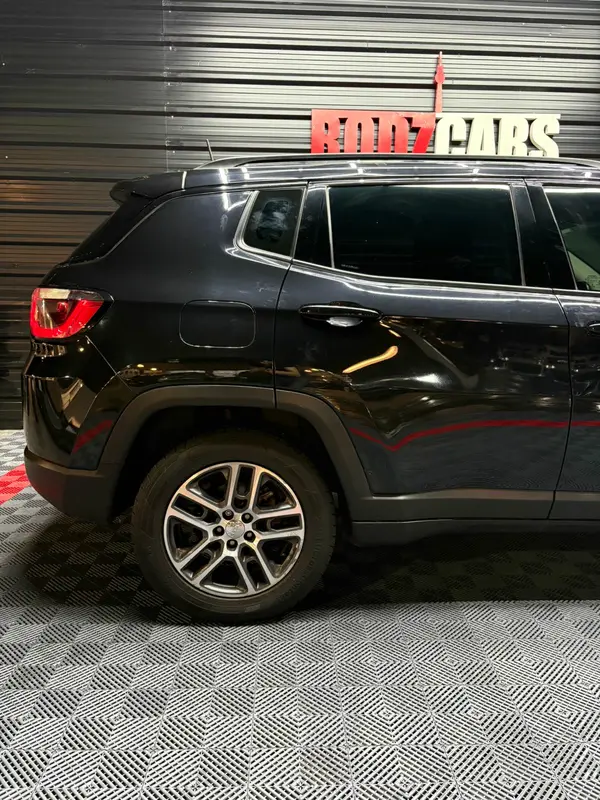 Mira esta publicación de Jeep Compass 2021 en Motordil