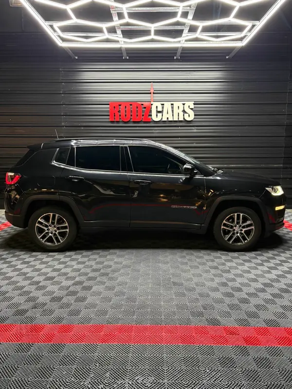 Mira esta publicación de Jeep Compass 2021 en Motordil