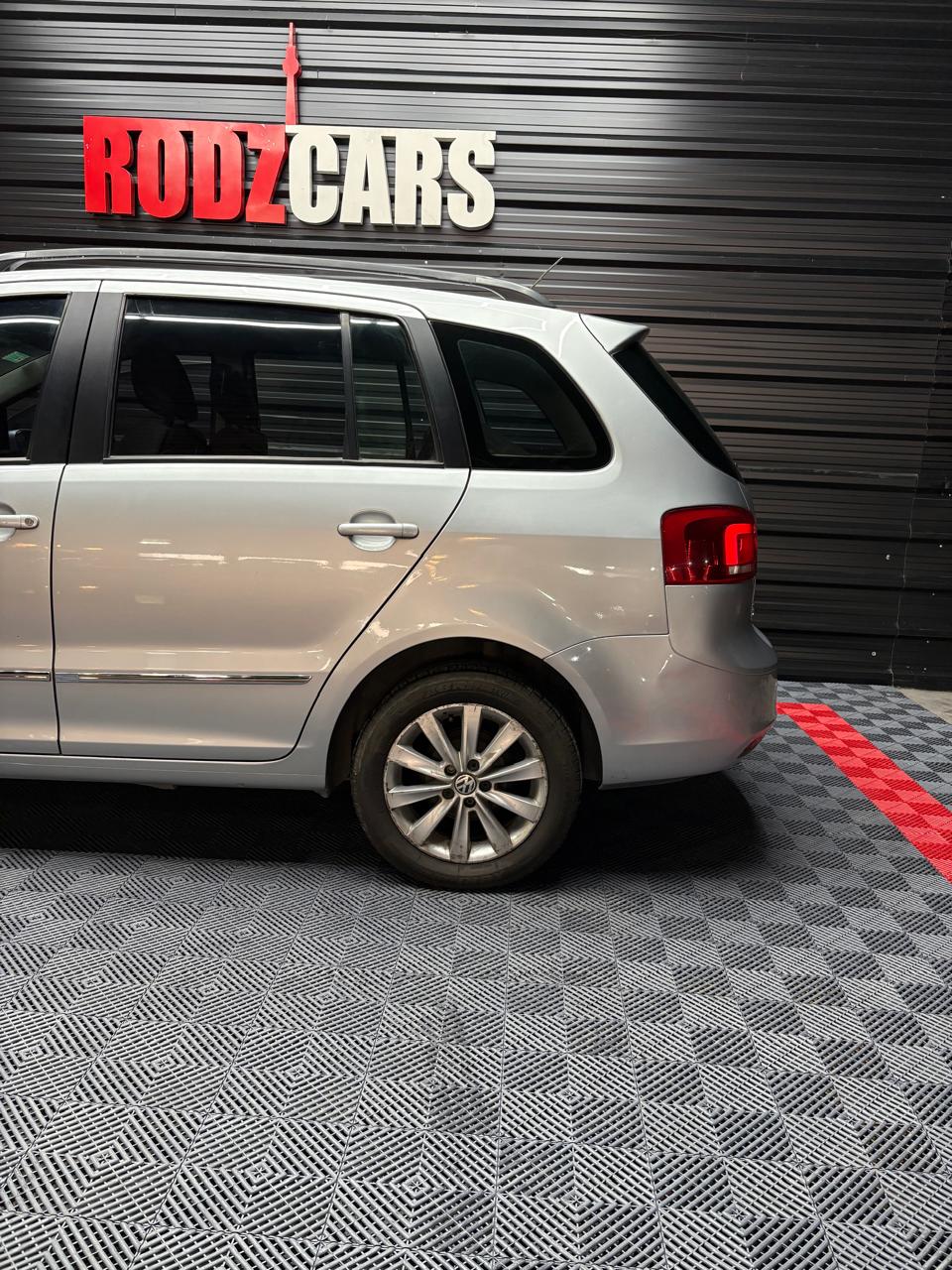 Mira esta publicación de Volkswagen Suran 2012 en Motordil