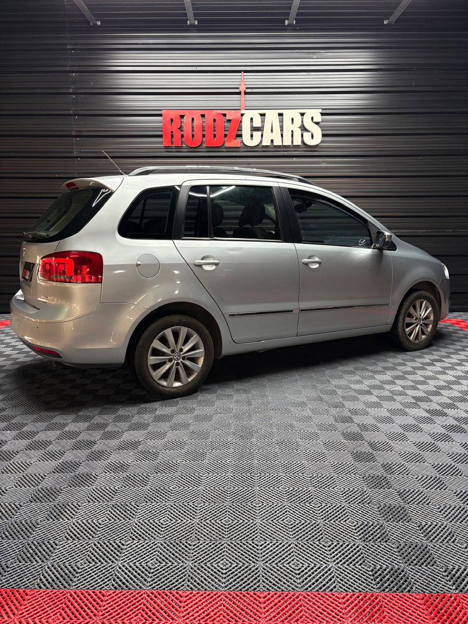 Mira esta publicación de Volkswagen Suran 2012 en Motordil