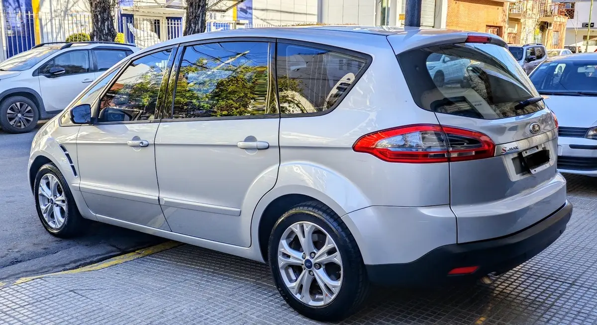 Mira esta publicación de Ford S Max 2011 en Motordil