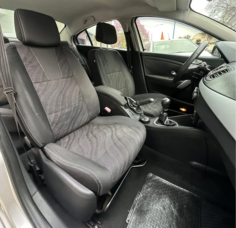 Mira esta publicación de Renault Fluence 2009 en Motordil