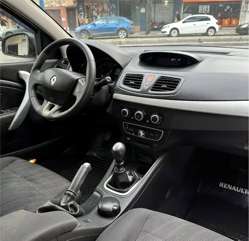 Mira esta publicación de Renault Fluence 2009 en Motordil