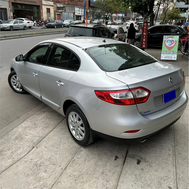Mira esta publicación de Renault Fluence 2009 en Motordil