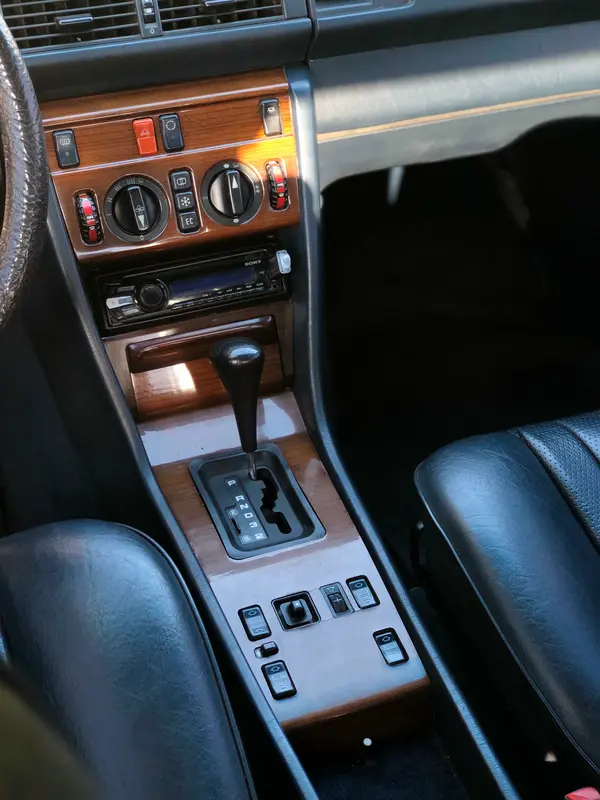 Mira esta publicación de Mercedes Benz Clase E 1987 en Motordil