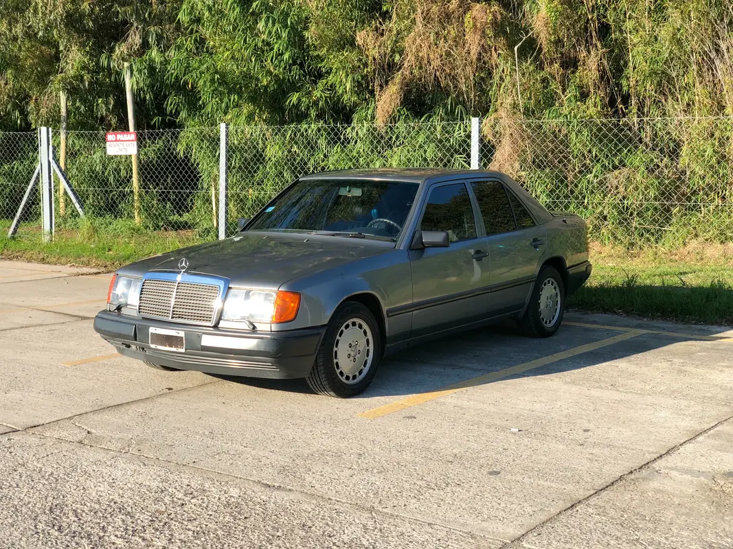 Mira esta publicación de Mercedes Benz Clase E 1987 en Motordil