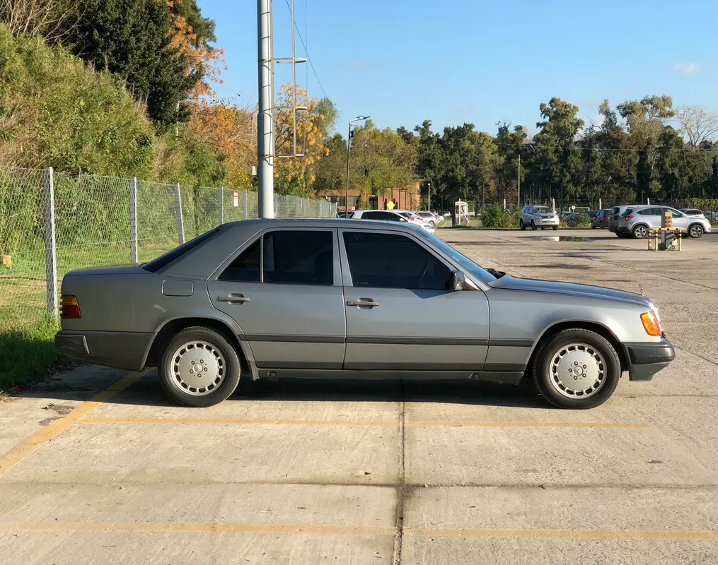 Mira esta publicación de Mercedes Benz Clase E 1987 en Motordil