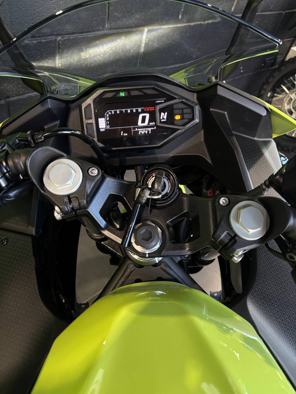Mira esta publicación de Kawasaki Ninja 500 2025 en Motordil