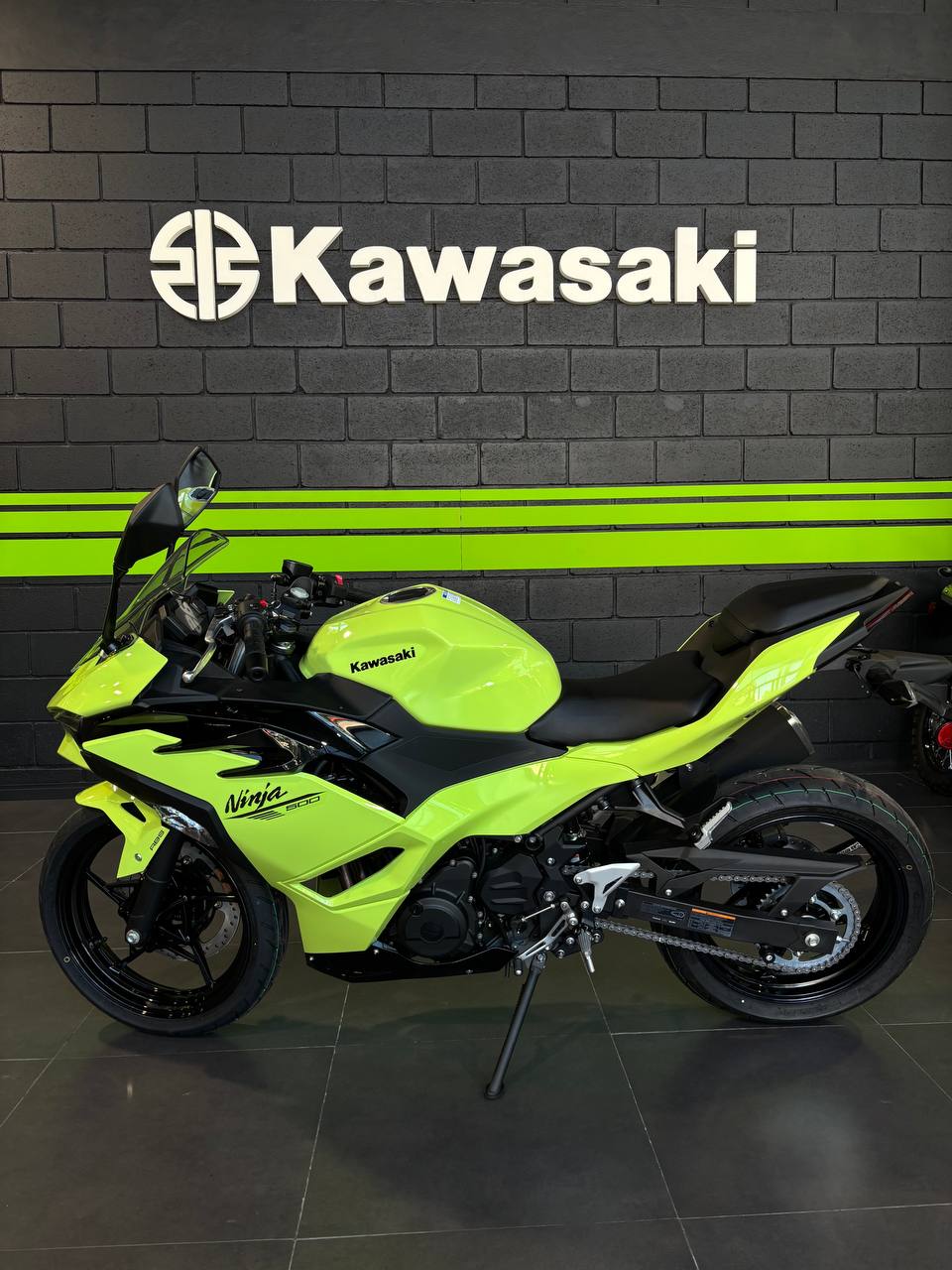 Mira esta publicación de Kawasaki Ninja 500 2025 en Motordil