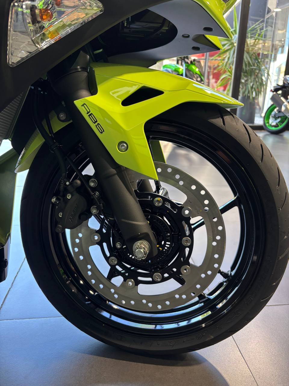 Mira esta publicación de Kawasaki Ninja 500 2025 en Motordil