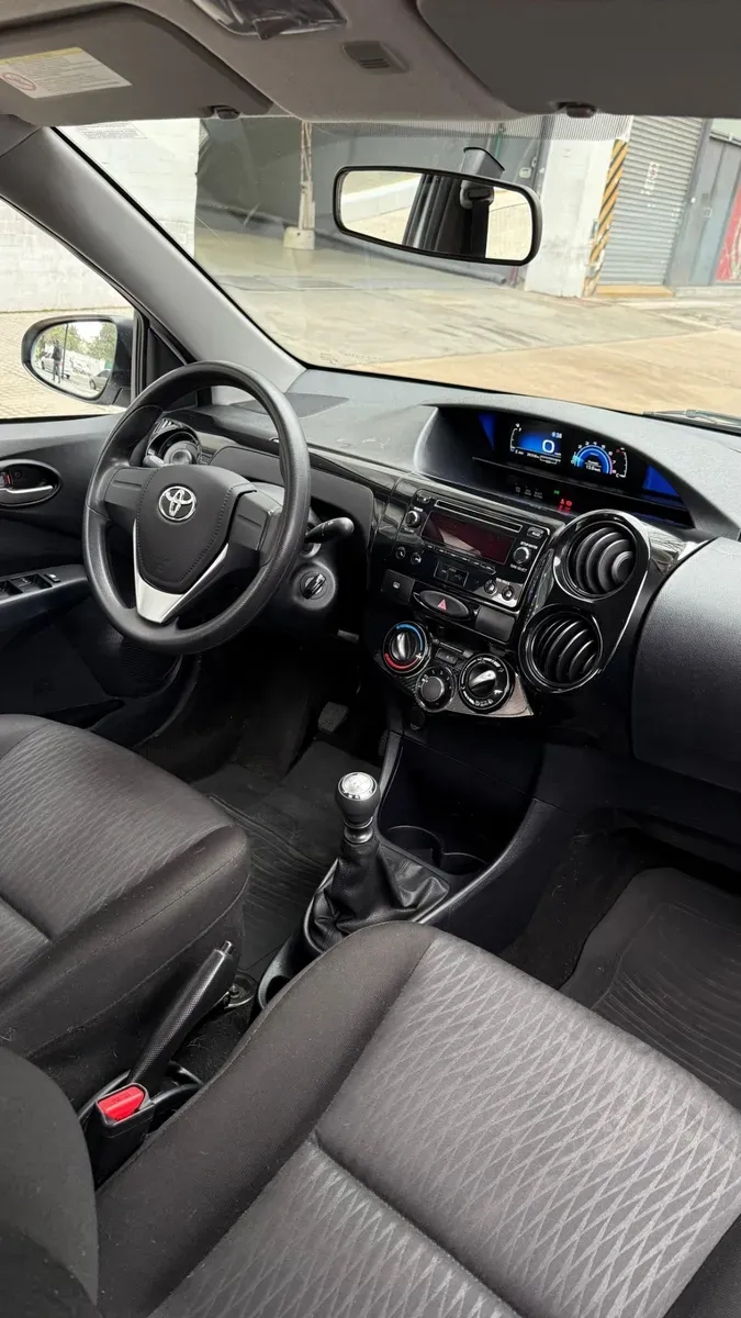 Mira esta publicación de Toyota Etios 2022 en Motordil