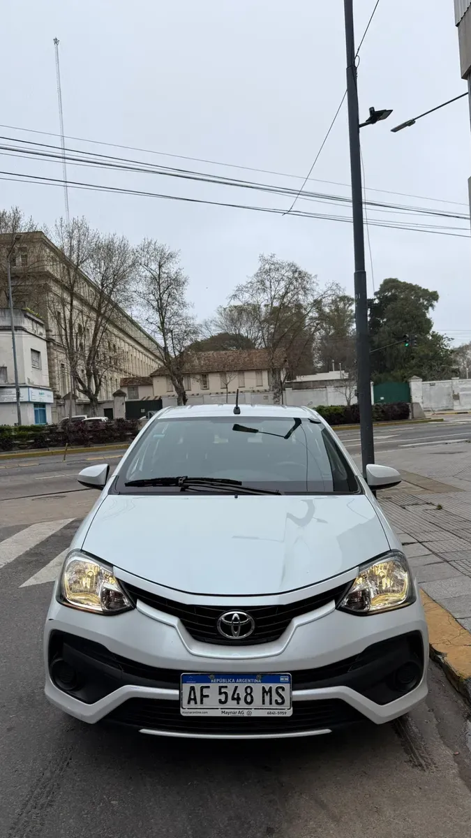 Mira esta publicación de Toyota Etios 2022 en Motordil