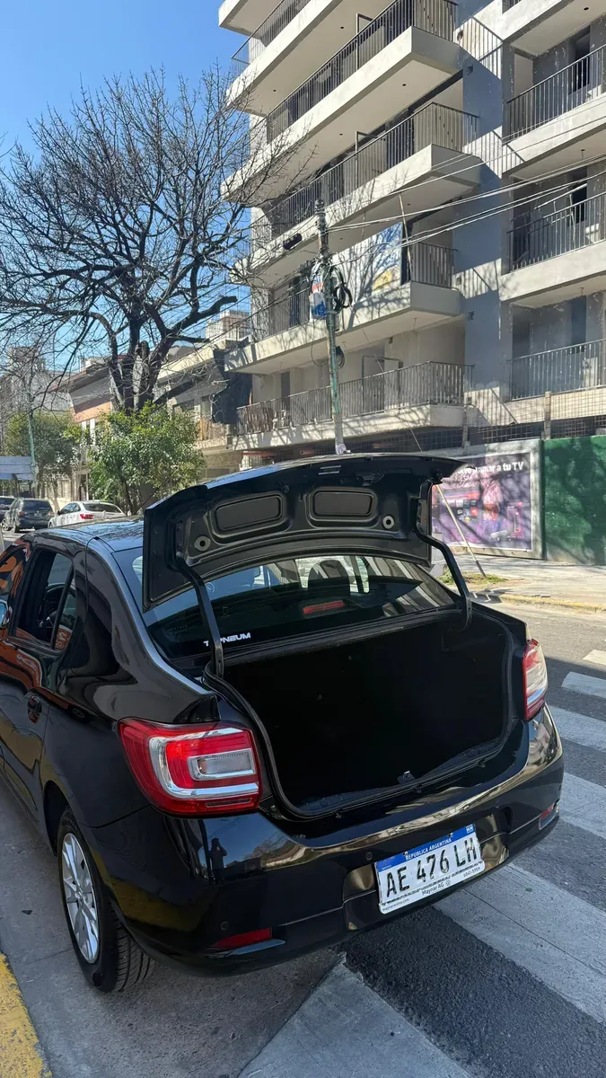 Mira esta publicación de Renault Logan 2021 en Motordil