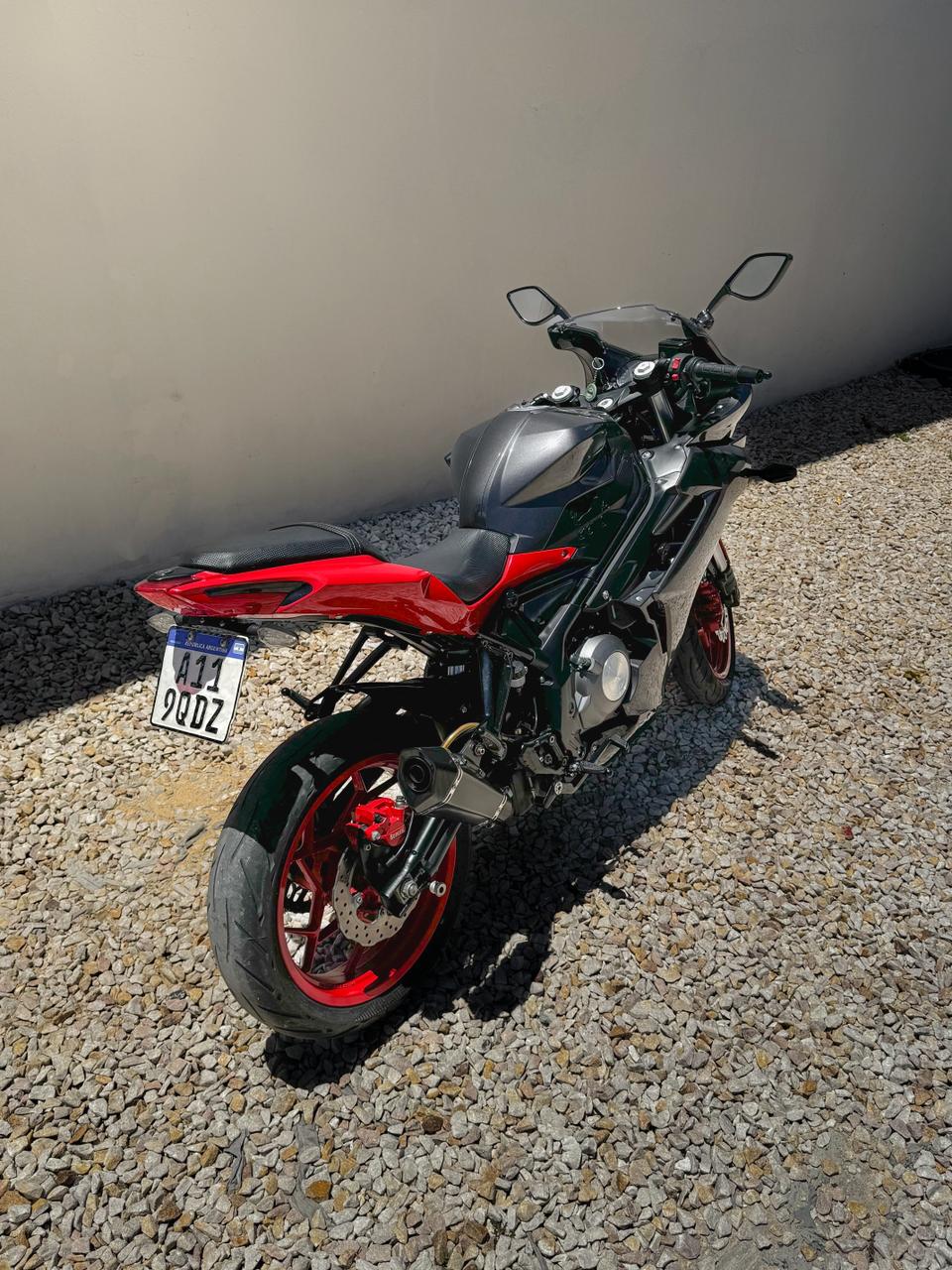 Mira esta publicación de Benelli TNT 302 R 2019 en Motordil