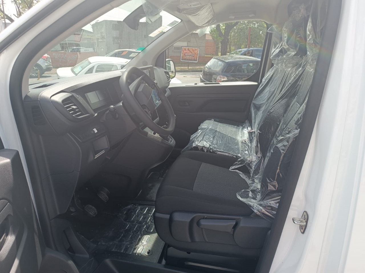 Mira esta publicación de Peugeot Expert 2025 en Motordil