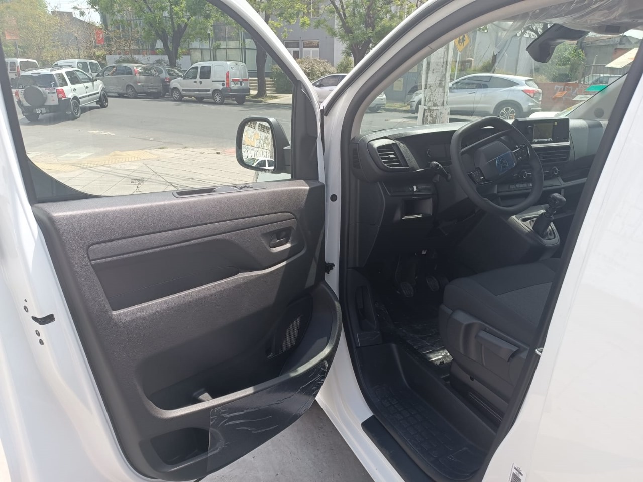 Mira esta publicación de Peugeot Expert 2025 en Motordil