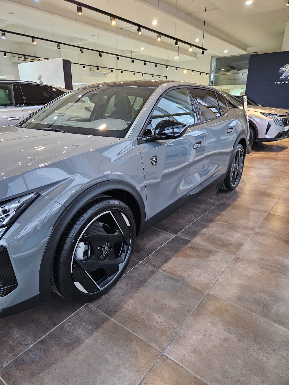 Mira esta publicación de Peugeot 408 2025 en Motordil