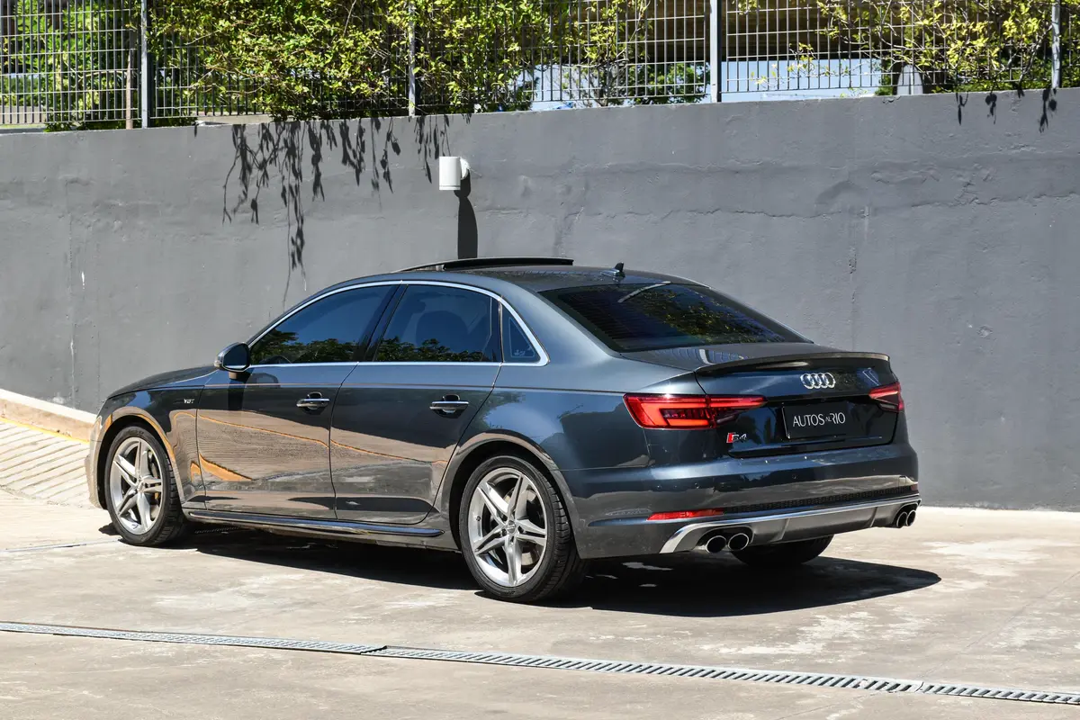 Mira esta publicación de Audi S4 2018 en Motordil