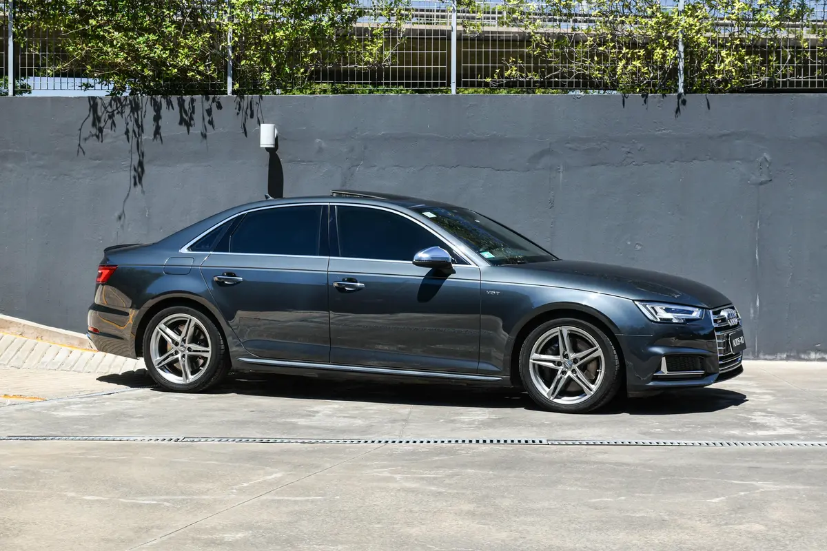 Mira esta publicación de Audi S4 2018 en Motordil