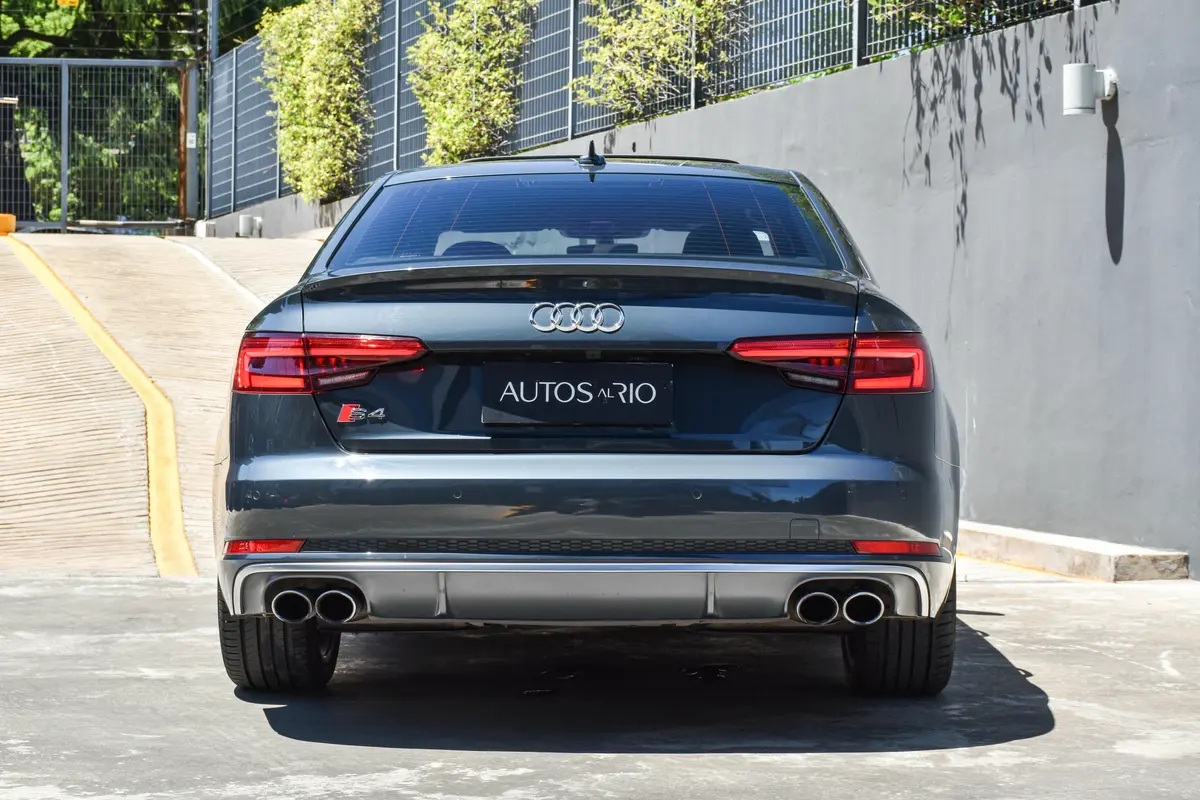 Mira esta publicación de Audi S4 2018 en Motordil