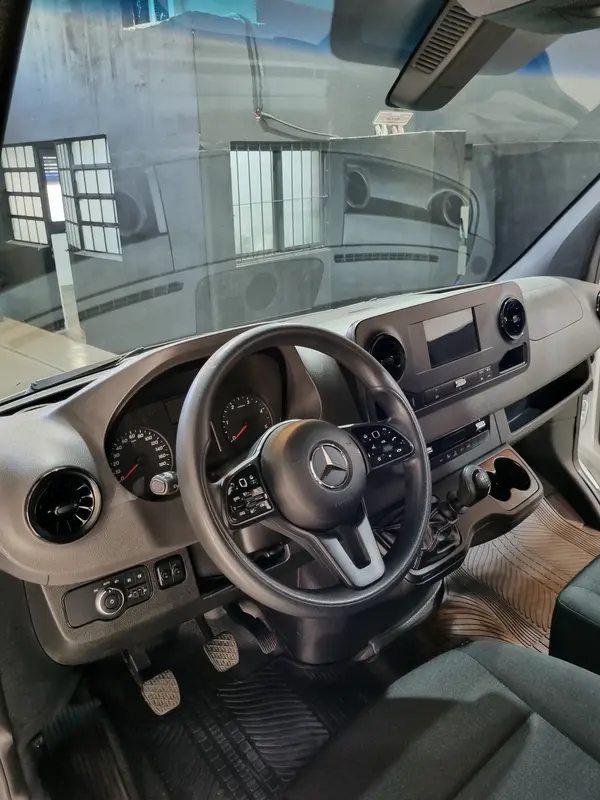 Mira esta publicación de Mercedes Benz Sprinter 2023 en Motordil