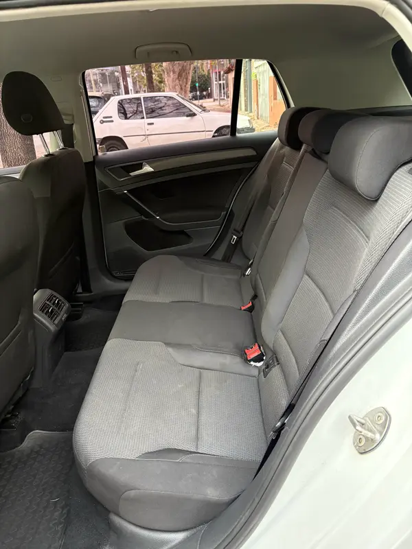 Mira esta publicación de Volkswagen Golf 2018 en Motordil