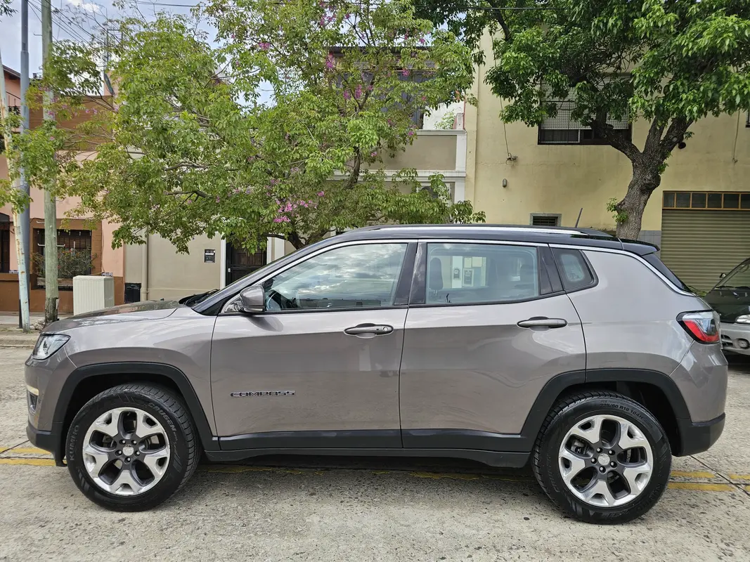Mira esta publicación de Jeep Compass 2018 en Motordil