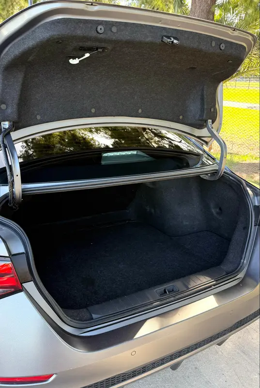 Mira esta publicación de Nissan Sentra 2024 en Motordil