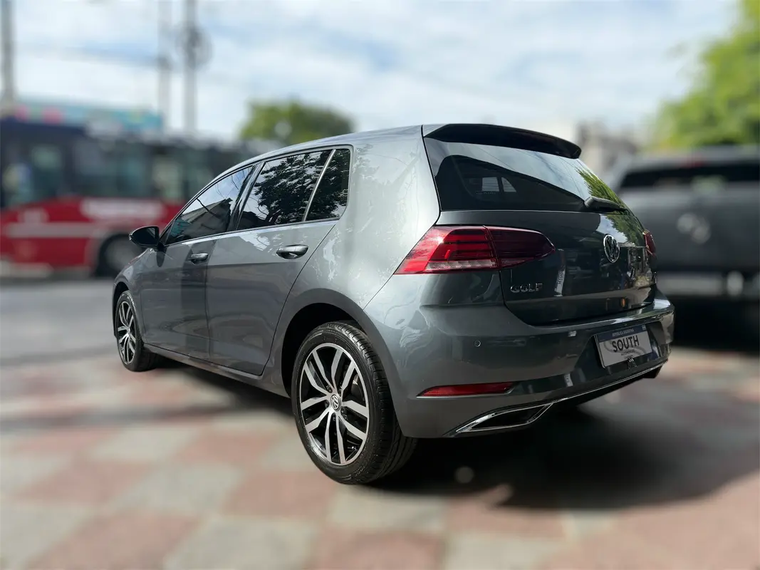 Mira esta publicación de Volkswagen Golf 2018 en Motordil