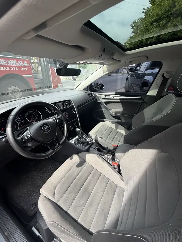 Mira esta publicación de Volkswagen Golf 2018 en Motordil