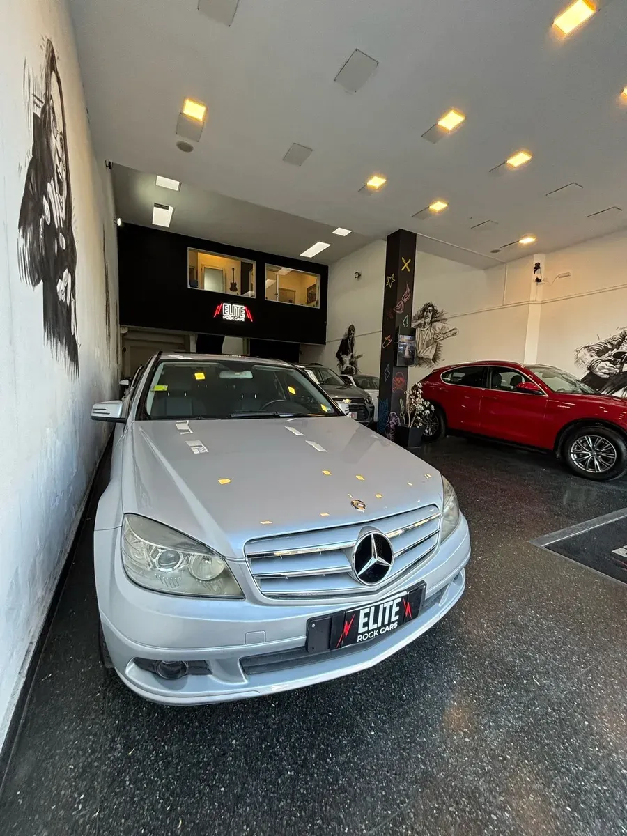 Mira esta publicación de Mercedes Benz Clase C 2010 en Motordil