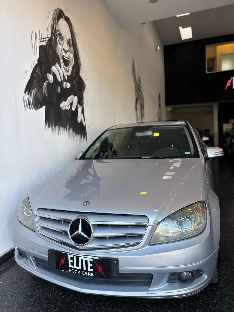 Mira esta publicación de Mercedes Benz Clase C 2010 en Motordil