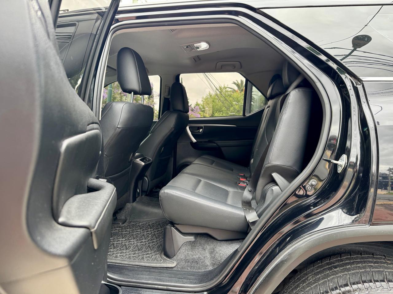 Mira esta publicación de Toyota SW4 2024 en Motordil