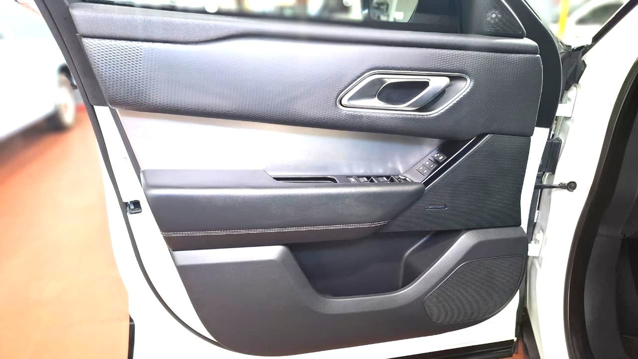 Mira esta publicación de Land Rover Range Rover Velar 2018 en Motordil