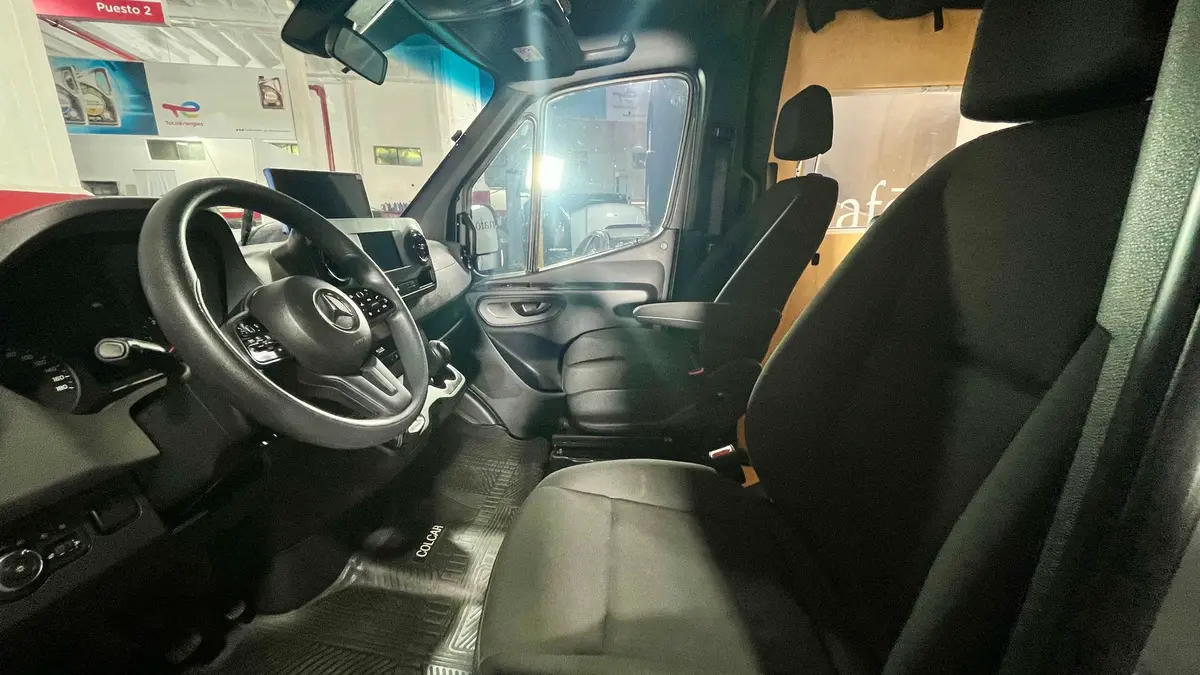 Mira esta publicación de Mercedes Benz Sprinter 2023 en Motordil