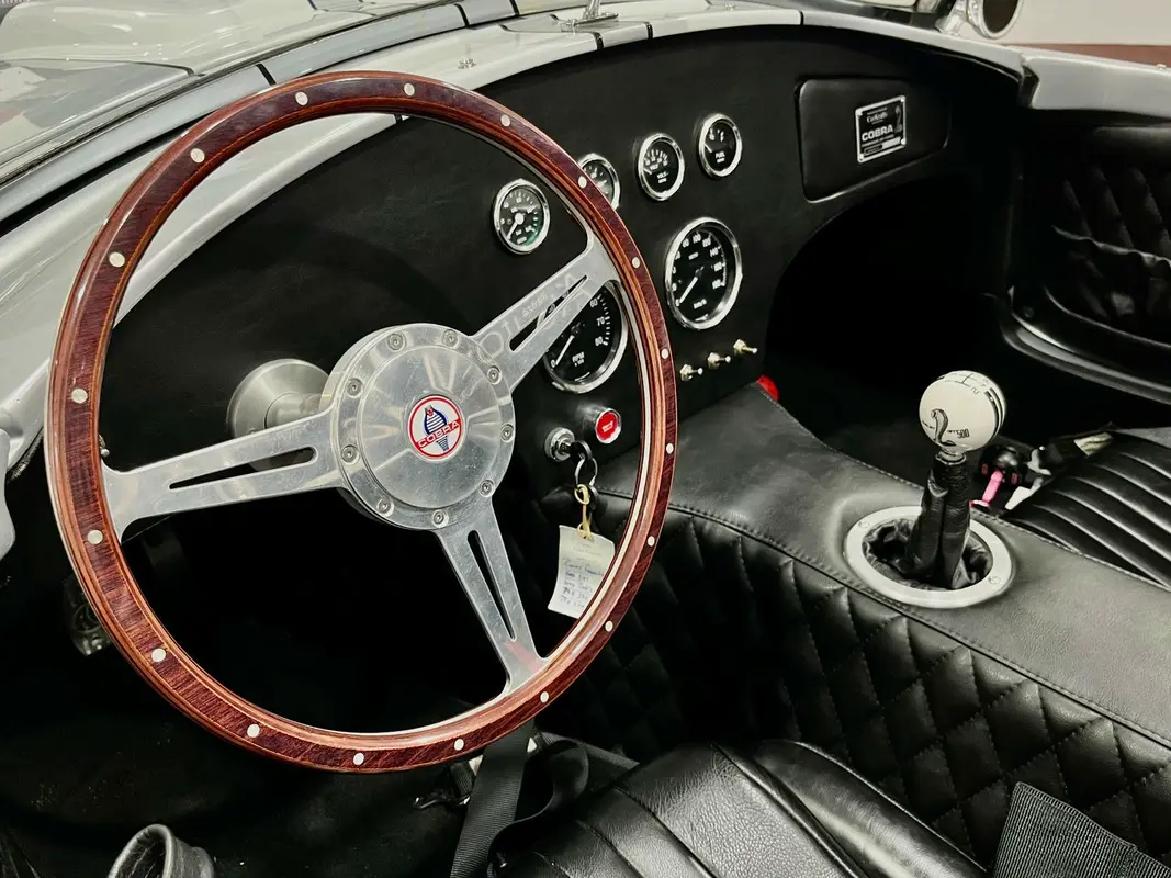 Mira esta publicación de Shelby Cobra 1974 en Motordil