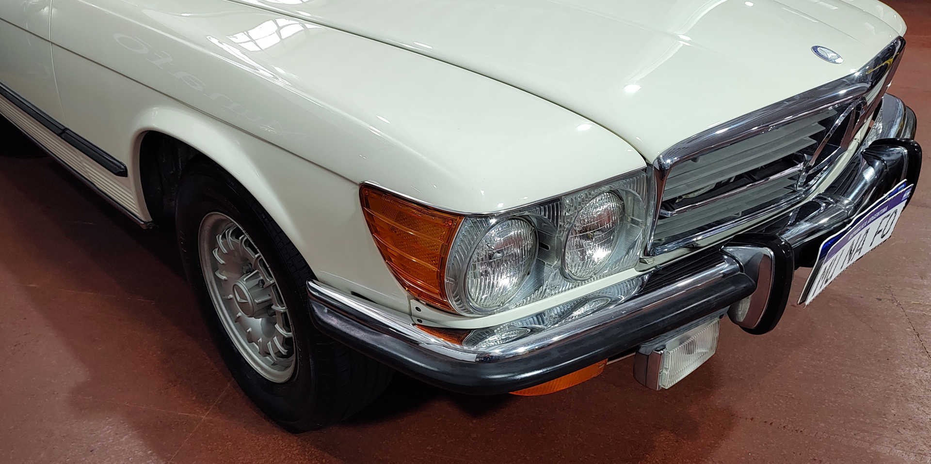 Mira esta publicación de Mercedes Benz 350 SLC 1972 en Motordil